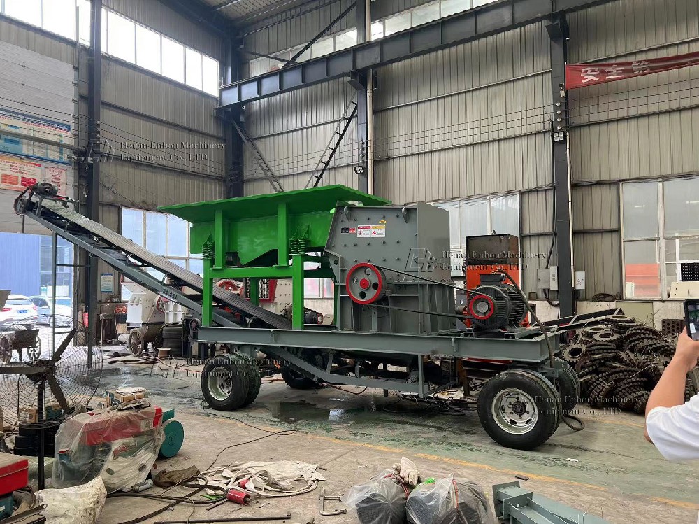 Box-type mobile crushing station